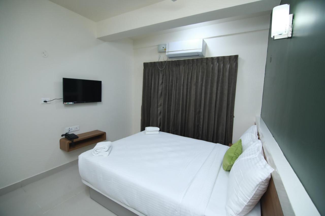 Hotel Royal Blooms Bangalore Dış mekan fotoğraf