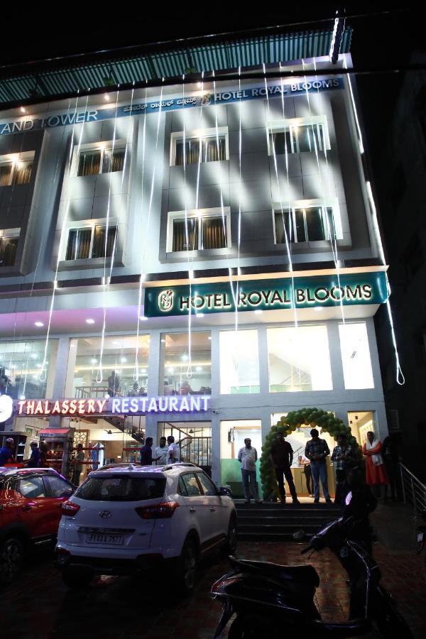 Hotel Royal Blooms Bangalore Dış mekan fotoğraf