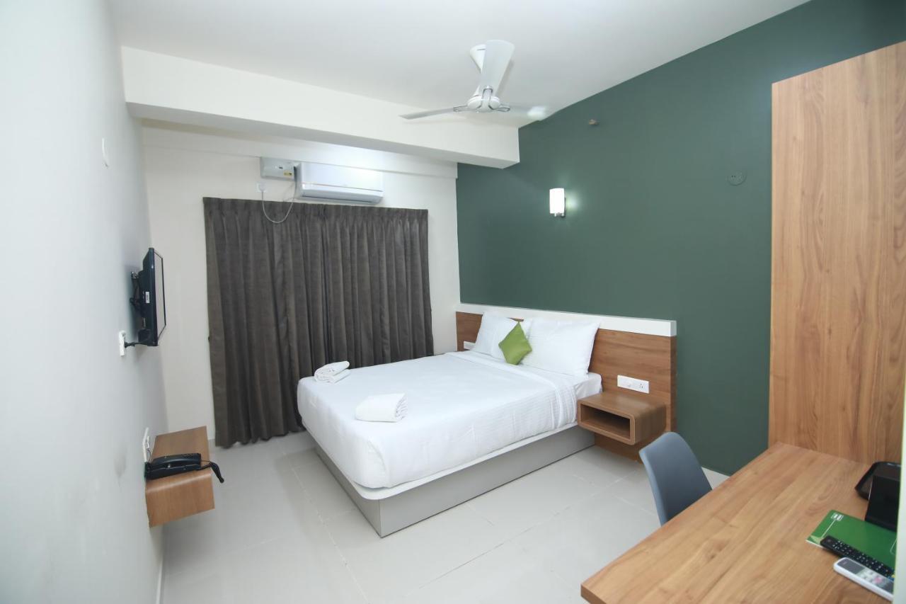 Hotel Royal Blooms Bangalore Dış mekan fotoğraf