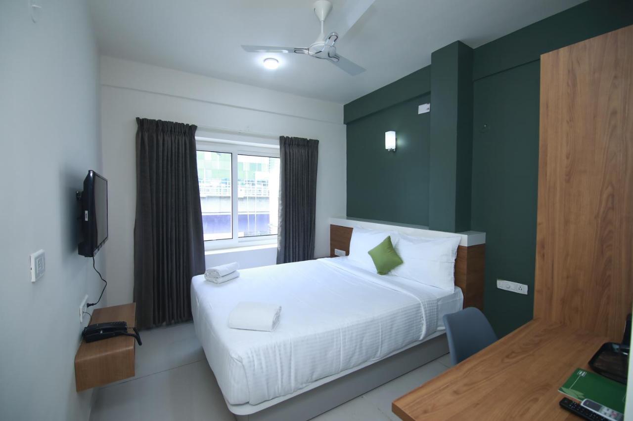 Hotel Royal Blooms Bangalore Dış mekan fotoğraf