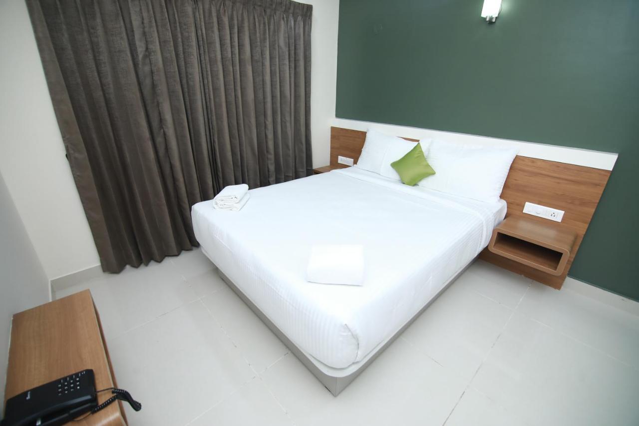 Hotel Royal Blooms Bangalore Dış mekan fotoğraf