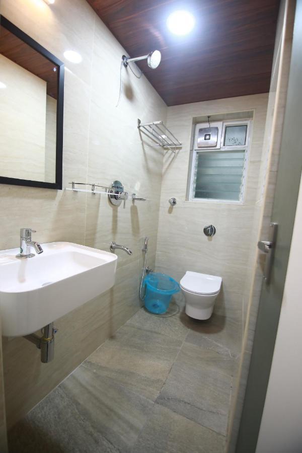Hotel Royal Blooms Bangalore Dış mekan fotoğraf