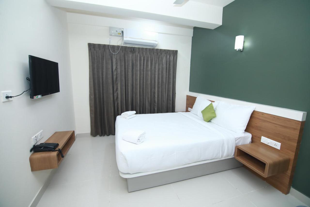 Hotel Royal Blooms Bangalore Dış mekan fotoğraf